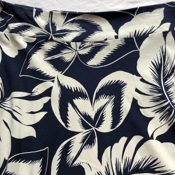 Talbots Petite Long Skirt Navy blue and Cream Hawaiian Print MP - Picture 6 of 6